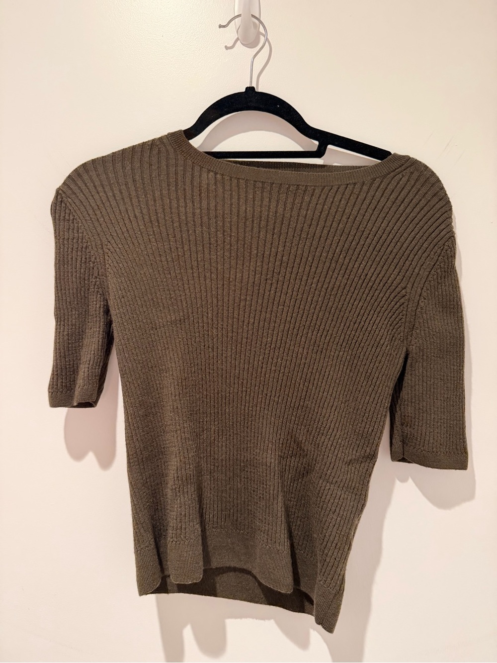 Uniqlo Olive Ribbed Short Sleeve Knit Top